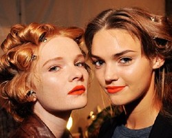Trend Lipstik Oranye Untuk Musim Panas