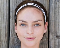 Aksesori yang Mempercantik Rambut Pendek