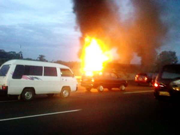 Bus Terbakar di Tol Bekasi