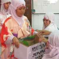 Siswa SD Muhammadiyah Galang Korban Tsunami Jepang