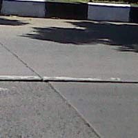 Rawan Motor Jatuh di Lenteng Agung Akibat Beton Jalan Tak Sempurna