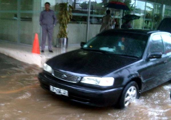 Hujan Deras, Area Gedung DPR Tergenang