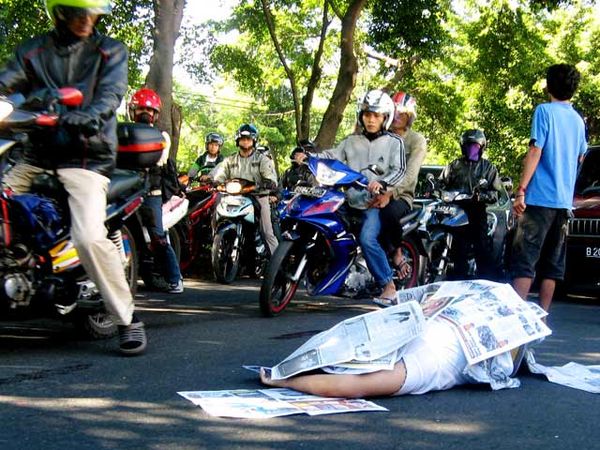 Perempuan Tewas Tertabrak di Pasar Minggu