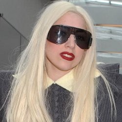 Penjualan Gelang Amal Lady Gaga Sudah Capai Rp 2,2 M