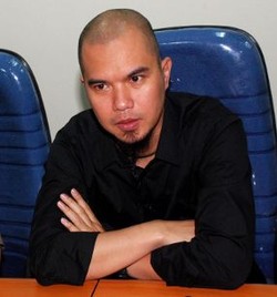 Gegana Ledakkan Bom Buku untuk Ahmad Dhani