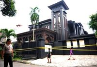 Kantor Ahmad Dhani Dipasangi Garis Polisi