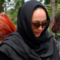 Angie Masih Sering Mimpi Tentang Almarhum Suaminya