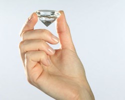 Trik Bedakan Berlian Asli dan Imitasi