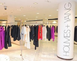 Katie Holmes Rilis Lini Busana Mulai Rp 2,8 Juta