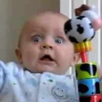 Video Bayi Ketakutan Jadi Sensasi di YouTube