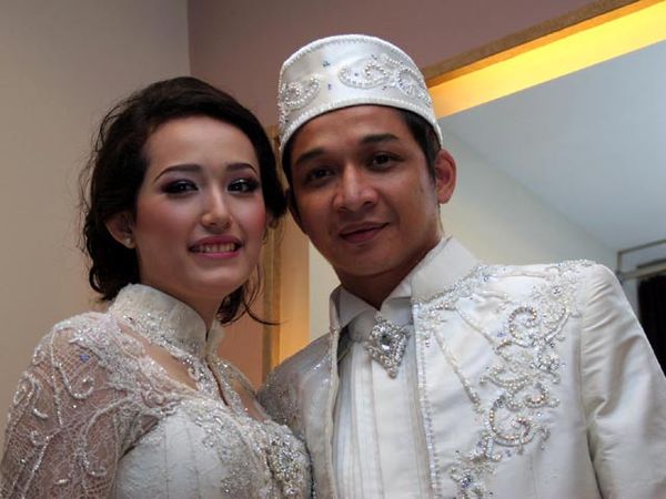 Pasha Ungu & Delia Fitting Baju Pengantin