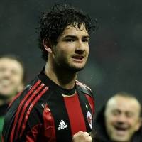 Pato Tak Sabar Duet dengan Cassano