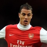 Chamakh Yakin Arsenal Bisa Juara