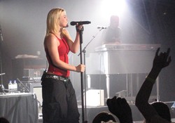 Album Kelima Kelly Clarkson Tertunda Hingga Bulan September