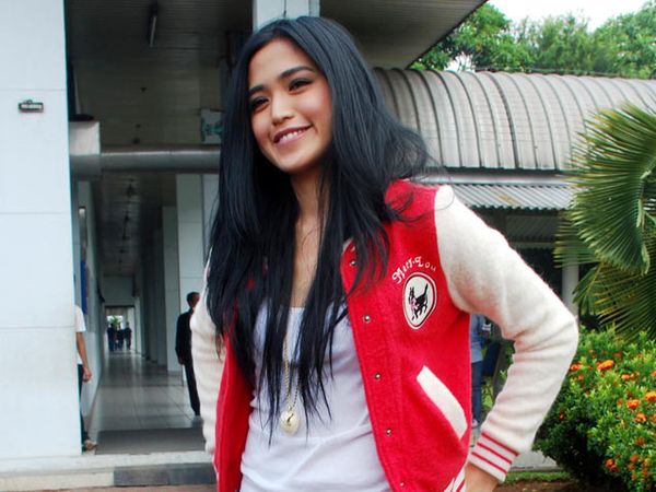 Gaya Sporty Jessica Iskandar