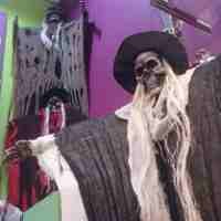 Koleksi Boneka Penyihir hingga Replika Potongan Tangan, Seramm...