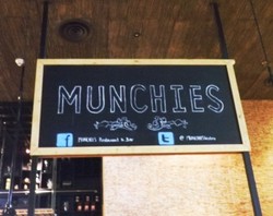 Bersantai & Santap Camilan Lezat di Munchies