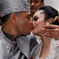 Resmi Jadi Suami Istri, Raul Cium Bibir KD 3 Kali