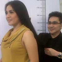 40 Cewek Pamer Rambut Indah