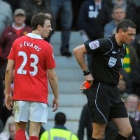 Fergie: Evans Wajar Dikartu Merah