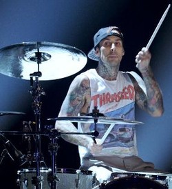 Travis Barker Pilih Rapper Ketimbang Rocker