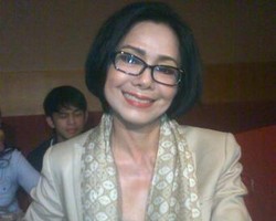 Poppy Dharsono Menikah dengan Moerdiono Sejak 1998