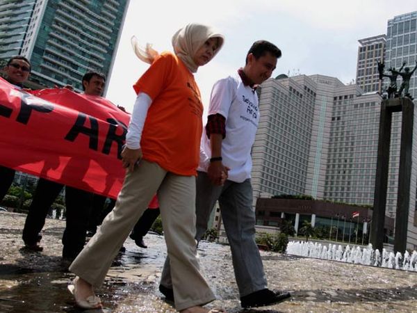 Pendukung Arga Tirta Demo di Bundaran HI
