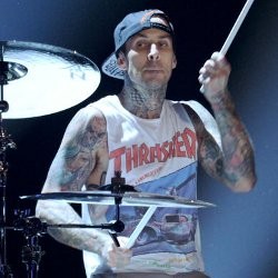 Travis Barker Pilih Rapper Ketimbang Rocker