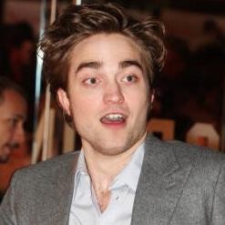 Robert Pattinson Hanya Ingin Akting dengan Cewek Seksi