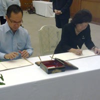 Mendag Bawa Rombongan Tanda Tangan Bela Sungkawa Jepang