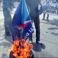 Kecewa SBY-Boediono, Mahasiswa Untag Bakar Bendera Partai Demokrat