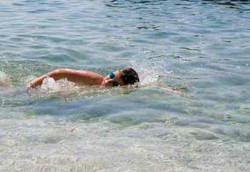 Berenang di Air Laut Bisa Cegah Sinus Kambuh?