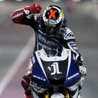 Tampil Ngotot, Lorenzo Nyaris Crash