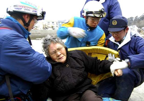 Ajaib! 9 Hari Tertimbun, Sumi Abe Selamat