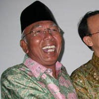 Bachtiar Chamsyah Divonis 1 Tahun 8 Bulan Penjara