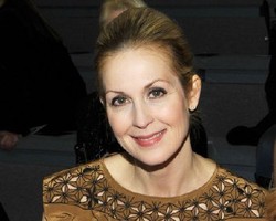 Terinspirasi Dari Peran, Bintang Gossip Girl Rilis Tas