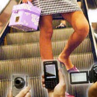 Pria Iseng Videokan Rok 85 Wanita di Mall