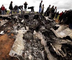 Heli AS Tembaki Penonton Pesawat F-15 yang Jatuh di Libya