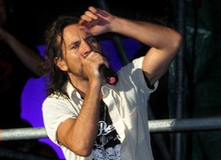 Vokalis Pearl Jam Eddie Vedder Akan Merilis Album Solo Kedua, Ukulele Songs