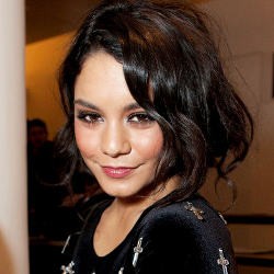 Foto Bugilnya Beredar, Vanessa Hudgens Salahkan Teman