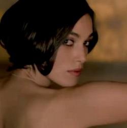 Wow, Keira Knightley Tampil Topless di Iklan Chanel