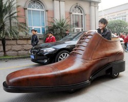 Wow, Ada Mobil Bentuk Sepatu