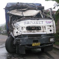 Tabrakan Beruntun 2 Bus & 2 Truk, 20 Orang Luka-luka