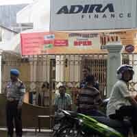 Kantor ADIRA Finance Lumajang Diblokir Nasabah