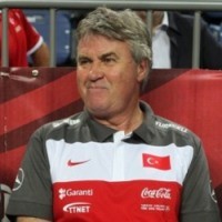 Siap Lirik Hiddink Lagi, Chelsea?