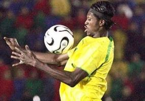 Adebayor Bantah Kembali ke Timnas