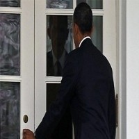 Pintu Gedung Putih Terkunci, Obama Cari Pintu Lain Sambil Bersiul