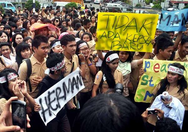 Siswa SMUN 1 Makassar Tolak Pergantian Kepsek