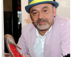 Christian Louboutin Buat High Heels untuk Puaskan Pria