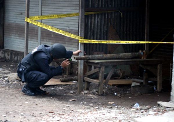 Besi Berisi Mesiu Meledak di Pasar Loak